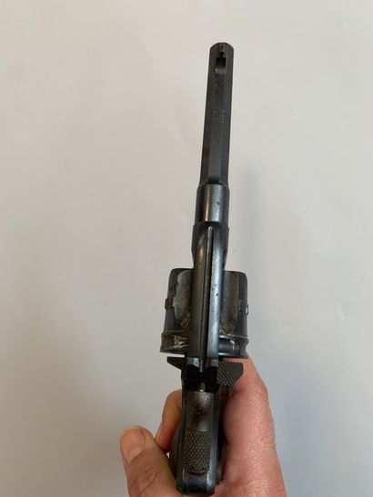 null Revolver réglementaire français modèle 1892 série 1894. Arme n°F58348. Quelques...