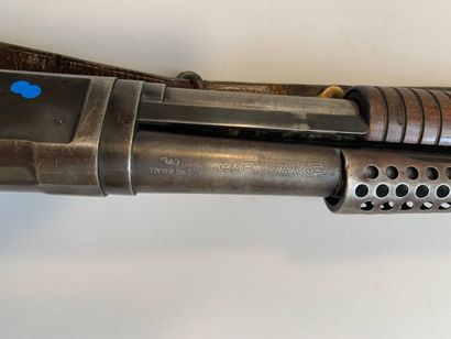 null Trench-Gun Winchester 1897, fabrication 1950. Arme n°E956611. Canon de 510mm...