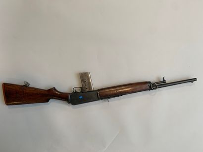 null Carabine semi-automatique Winchester modèle 1907S.L. Arme n°31207. Crosse recollée...