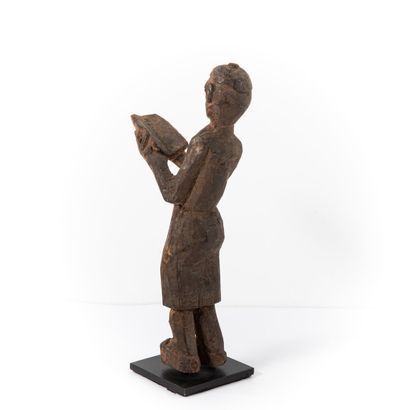 null LOBI- BURKINA FASO

Religious figure with cap, carrying an offering 

beautiful...