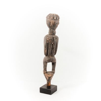 null FON- BENIN 

Small botchio surmounted by a female character in a captive position...