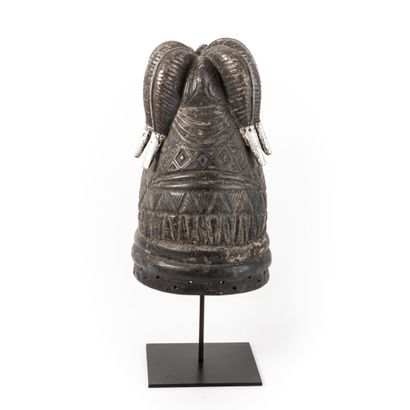 null MENDE - SIERRA LEONE 

Old Bundu Heaume mask (society mask of a woman), featuring...
