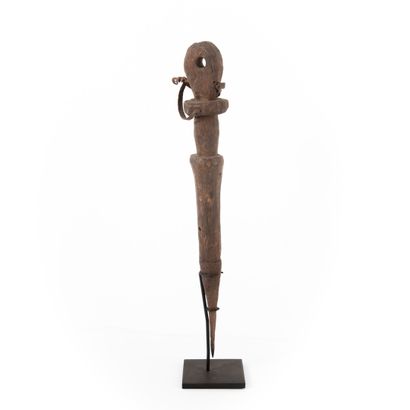 null FON -BENIN 

Small botchio surmounted by a stylized character with a hole in...