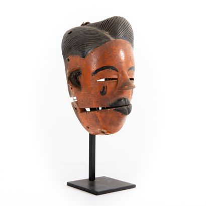 null OGONI- NIGERIA 

Ancien masque à bouche articulée avec polychromie orange et...