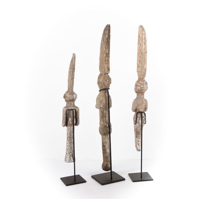 null NAGO-BENIN

Rare set of three Eshu Elega aluminum on wood. 

used as scepters...