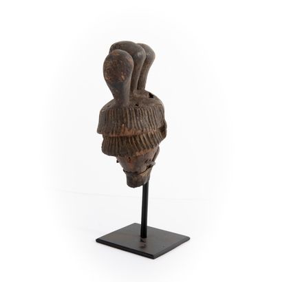 null OGONI- NIGERIA 

Ancien masque à main, bouche articulé 

H: 20 cm manque