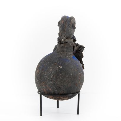 null FON - BENIN "BO 

Calabash forming a magic bottle with medicinal contents closed...