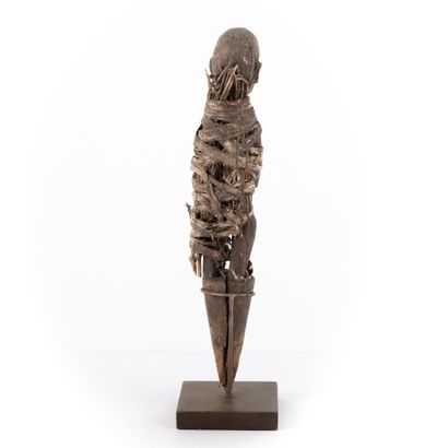 null FON- BENIN 

Small botchio surmounted by a female figure wrapped in a magical...