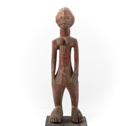 null COTE D'IVOIRE 

Statuette colon, polychromie rouge et noir 

H : 38.5 cm