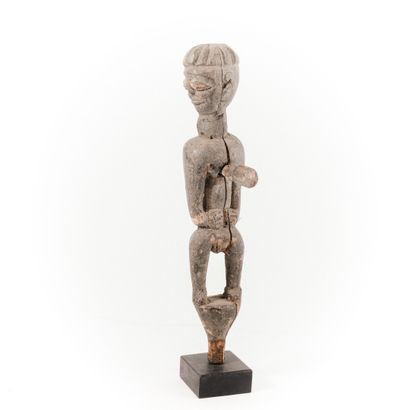 null FON- BENIN 

Small botchio surmounted by a female character in a captive position...