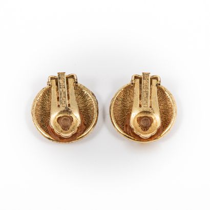 null DIOR 

Golden metal ear clip

Diameter : 2 cm