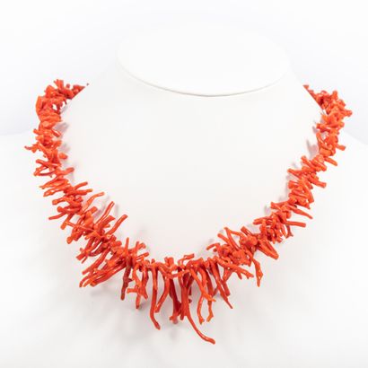 null Collier en chute racine de corail 

Poids: 50.5 g - accidents