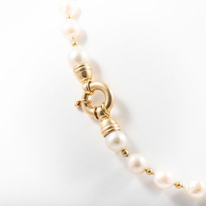 null 
Collier de perles de culture baroque diam: 7 à 10 mm environ, boules intercalaires...