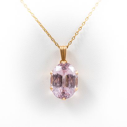 Pink stone pendant chain, gold setting

Circa...