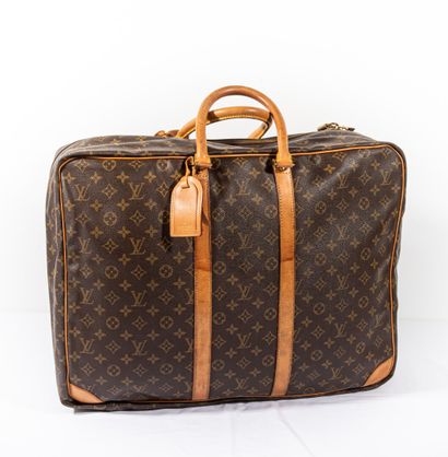 null 
Louis VUITTON, Paris




Soft case "Sirius" in monogrammed canvas and natural...