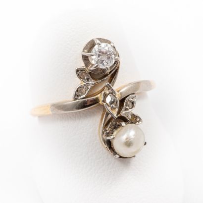 null 
You and me ring, old cut diamond 0.15 carat, half cultured pearl diam: 5mm,...