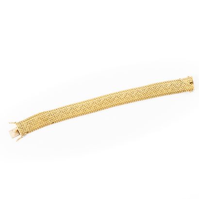 null Braided gold bracelet 

Circa 1960 

Weight: 38.9 g - L: 19 cm - W: 1.5 cm