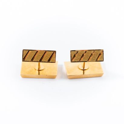 null Pair of gold cufflinks 

Circa 1970 

Gross weight : 7.4 g- Dim :1.3 cm X 1.7...