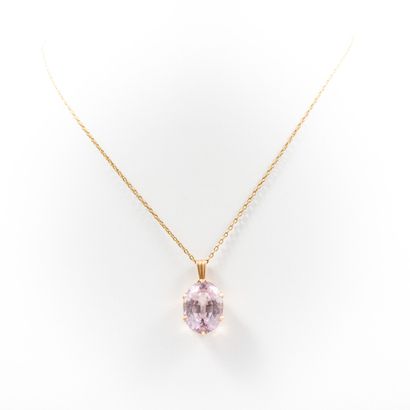 null Pink stone pendant chain, gold setting

Circa 1960. 

Weight : 16.1 g