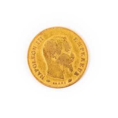 Une pièce de 10 francs en or.
