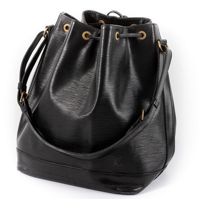 null LOUIS VUITTON - modèle "Noé" 

sac en cuir épi noir à une anse réglable, intérieur...