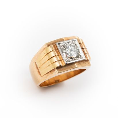 null 
 Bague tank diamants demi- taille 1.30 carat environ, monture or 14 K




Poids...