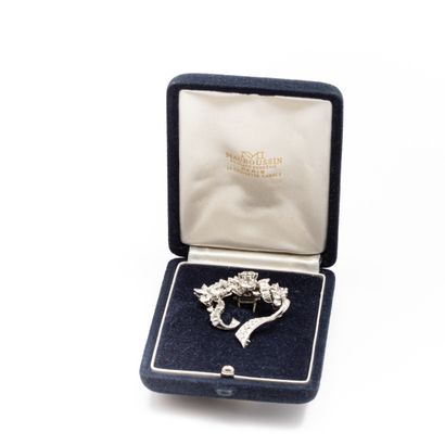 null MAUBOUSSIN Paris

Broche fleur, diamants taille ancienne (principaux 1,80 ct,...