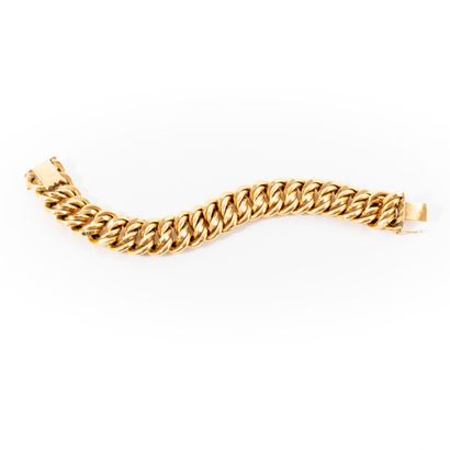 null Large gold chain bracelet

Circa 1960 

Weight: 37.4 g - L:20 cm- W: 2 cm