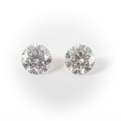 null Deux diamants taille brillant 0.52 carat, couleur J, pureté SI2, fluorescence...