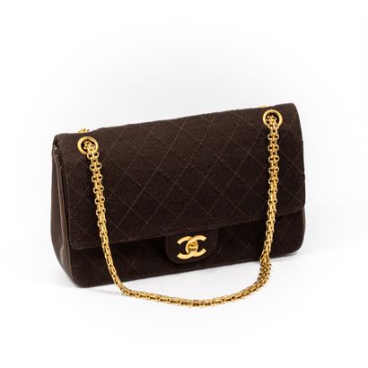 null CHANEL - "2:55" 

Quilted jersey and chocolate leather bag, gold metal trimmings...