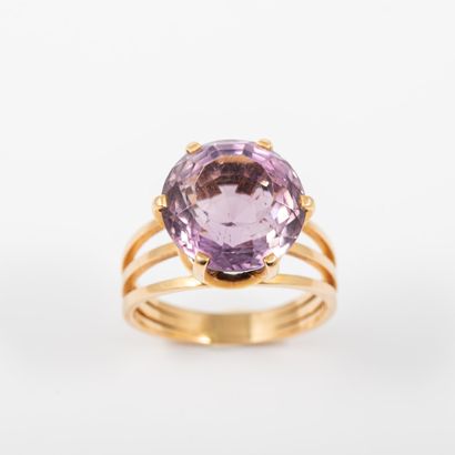 null Amethyst Cocktail ring, gold setting 

Circa 1960

Gross weight: 8.4 g - Finger:...