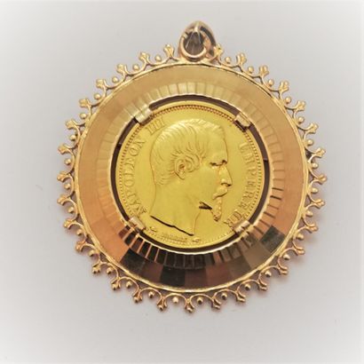 null Broche pendentif serti d'une pièce de 20 fr Napoléon en or, monture or 

Poids...