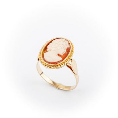 null Ring cameo engraved on shell with profile of young woman, gold setting 

Gross...