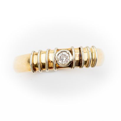 null Ring with a brilliant cut diamond 0.10 carat approximately, gold setting 

Gross...