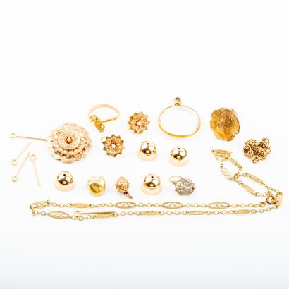 null lot de bijoux en or et demi- perles de culture comprenant pendentifs, paire...