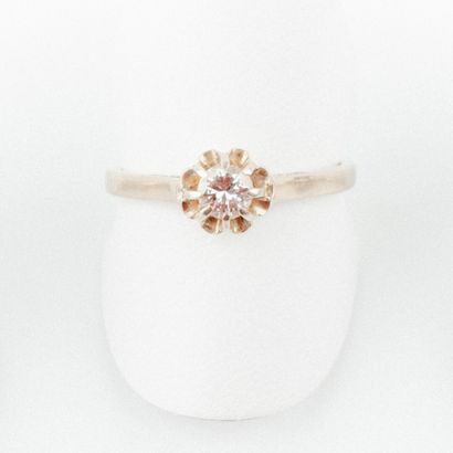 null Solitaire ring with a brilliant cut diamond of about 0.25 carat, gold setting...
