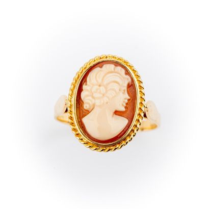 null Ring cameo engraved on shell with profile of young woman, gold setting 

Gross...