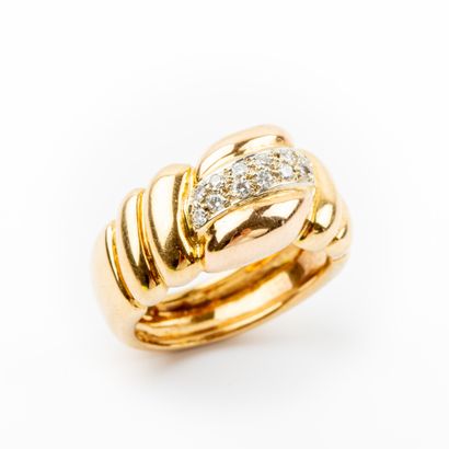 null Bague jonc godronné en or, pavage diamants taille brillant 0.30 carat environ...