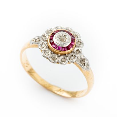 null Daisy ring, rose-cut diamonds, calibrated red stones, two gold settings 

Gross...