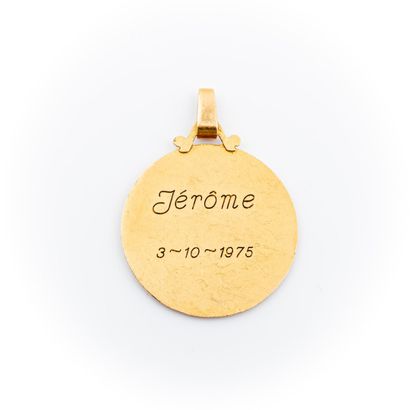 null christening medal in gold 

Weight: 6.4 g - Diam : 2.5 cm