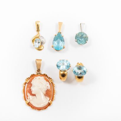 null Set including a pair of ear studs, gold pendants and aquamarine joined a cameo...