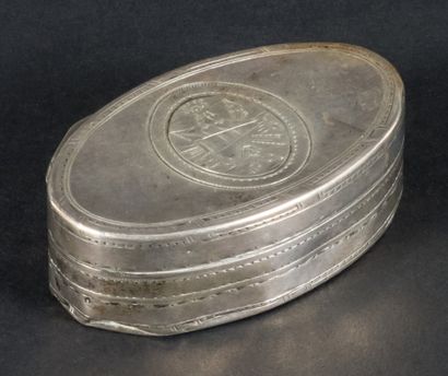 null 
Silver box of oval form with engraved decoration of flower




Paris, 1789




P...