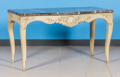 null Hunting table or console in carved and lacquered wood, decorated with shells...