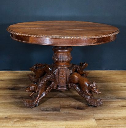null Pedestal table in oak, quadrangular shaft, the feet decorated with animals

End...