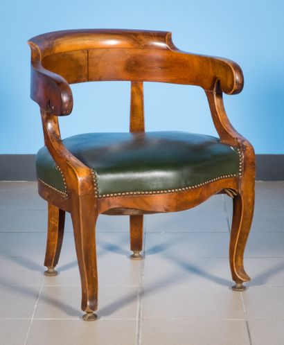 null Mahogany and mahogany veneer desk armchair, the curved back with a crook.

XIXth

H...