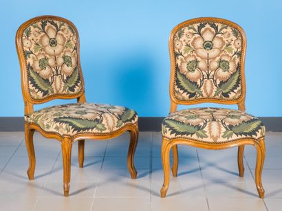 null Pair of chairs in beech.

Upholstery to the point.

Louis XV style

H : 94 ...