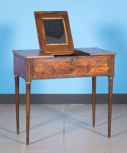 null Dressing table in inlaid wood.

Louis XVi period

H : 70 - W : 74 - D : 42 cm

(accidents...