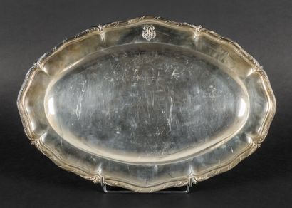null Oval dish with scalloped edges decorated with ribbons and acanthus leaves, engraved.

Minerve...