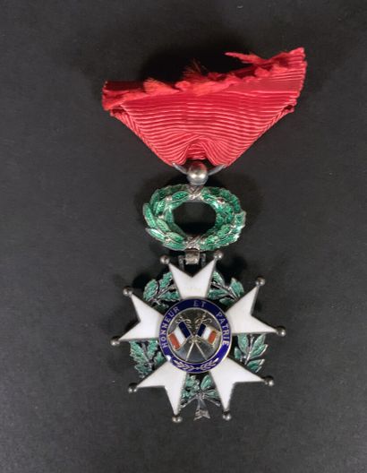 null Etoile de chevalier de la Légion d'Honneur type IIIe République avec un reste...