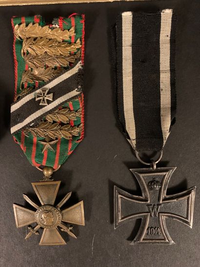 null Strange set composed of an Iron Cross second class 1914 with its ribbon, a black...